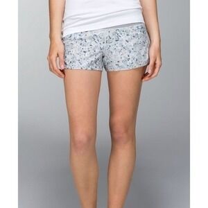 Lululemon Run: Speed Short *4-way Stretch Not So Petite Fleur Silver Spoon